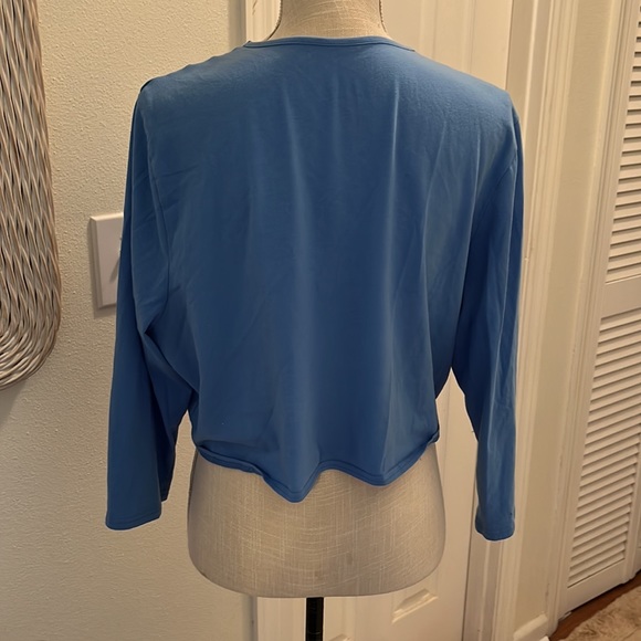 D & Co denim + company cropped tie front blouse - Picture 3 of 5